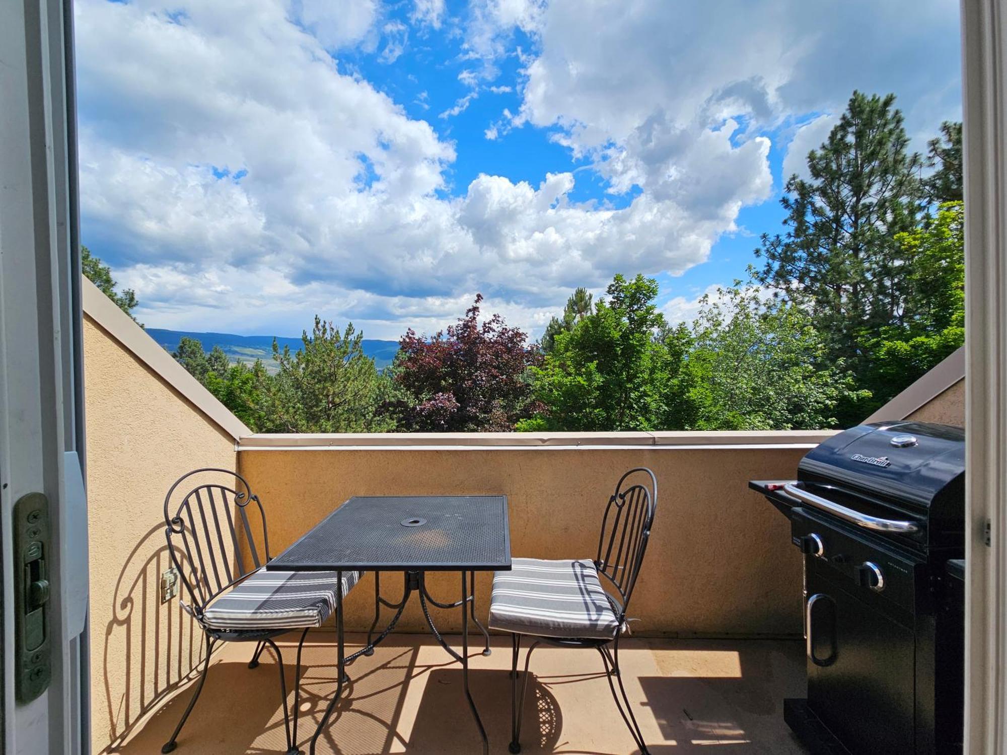 Borgata Lodge Resort Kelowna Exterior photo