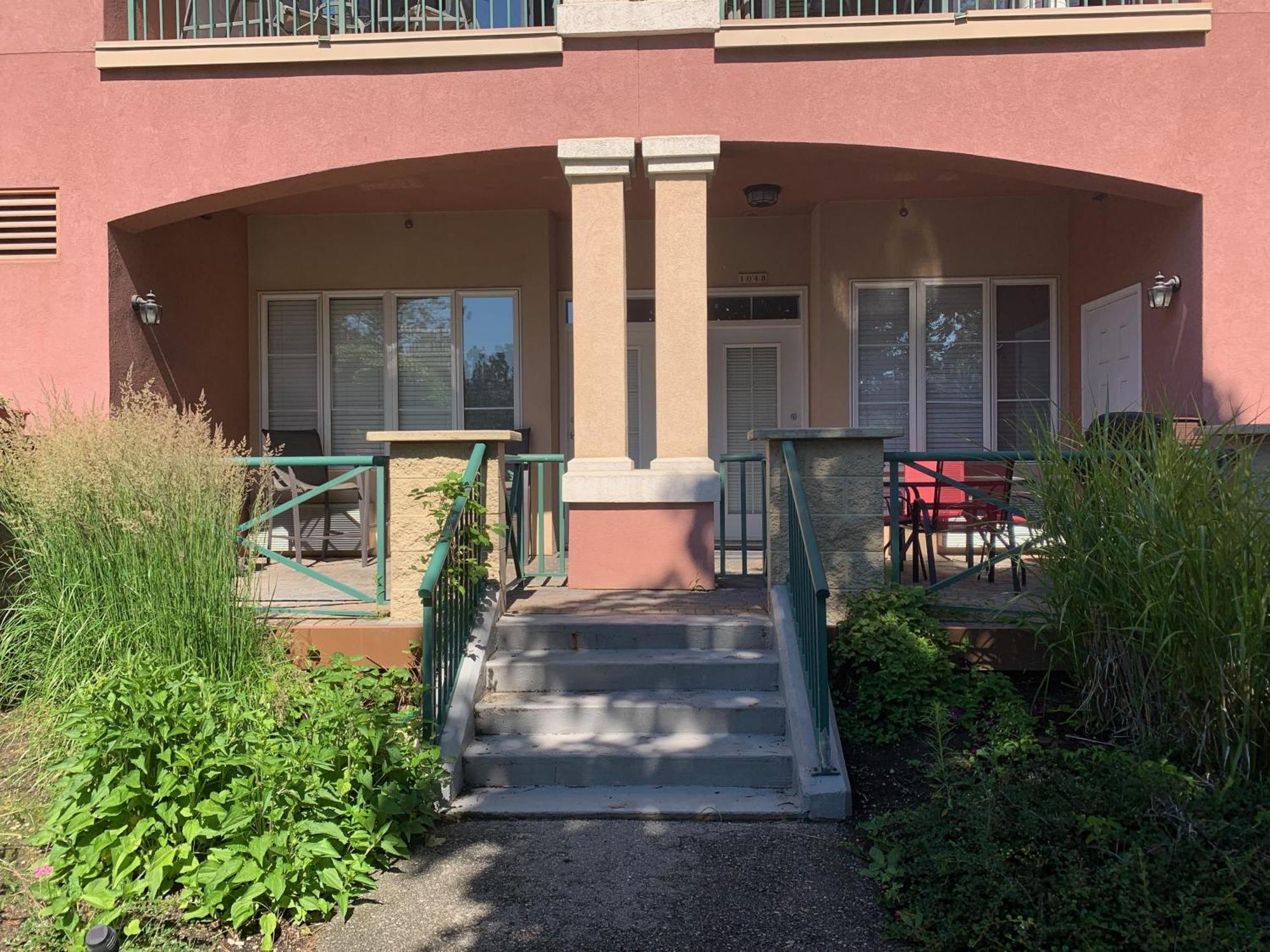 Borgata Lodge Resort Kelowna Exterior photo