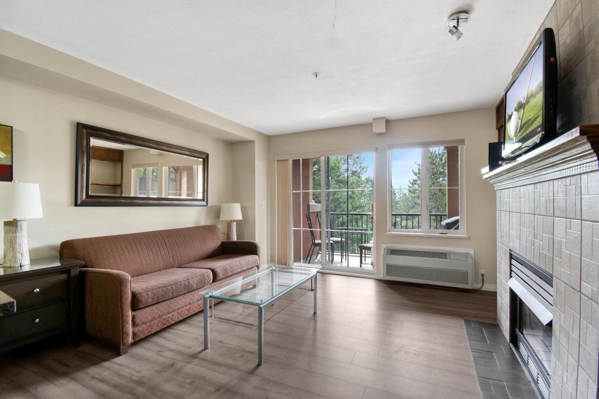 Borgata Lodge Resort Kelowna Exterior photo