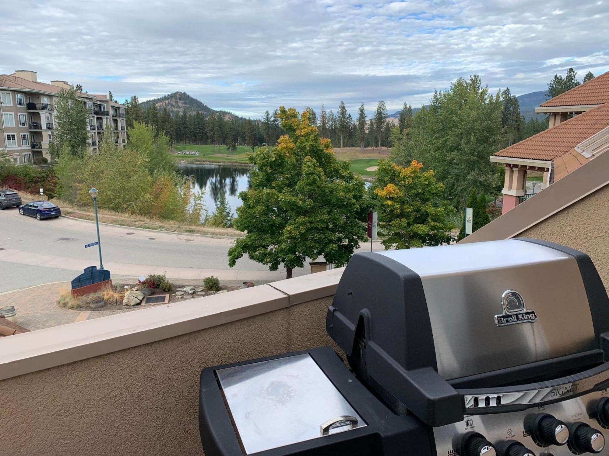 Borgata Lodge Resort Kelowna Exterior photo